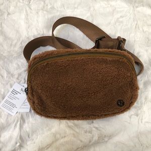 Lululemon Everywhere Belt Bag *Fleece/Sherpa